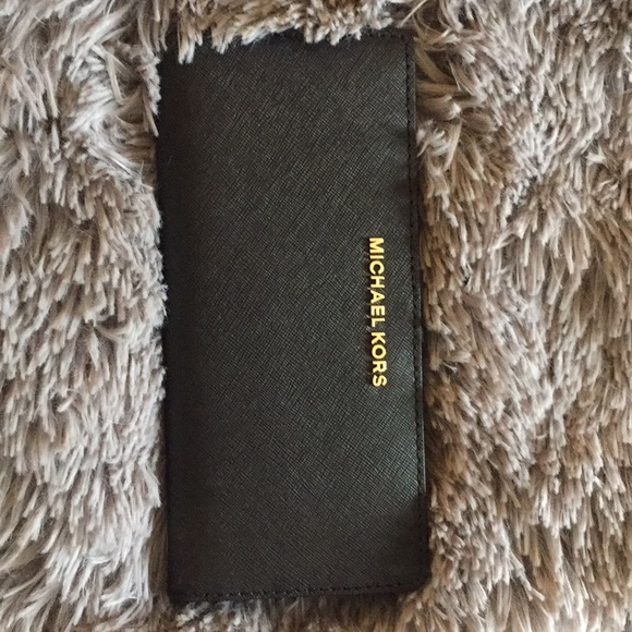 Michael Kors Jetset Wallet - Picture 2 of 6
